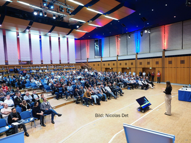 Carina Stöttner Vortrag Zukunft bei einem Kongress